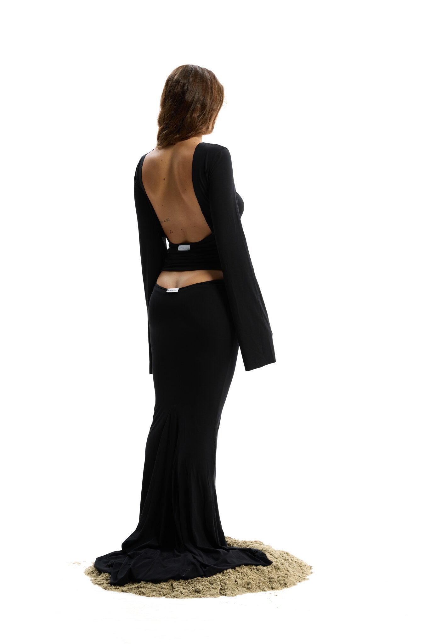 V BACK SKIRT BLACK